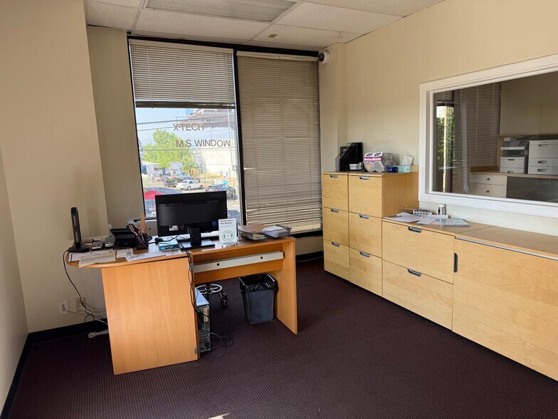 Primary Photo Of 16430-16438 Vanowen St, Van Nuys Medical For Lease