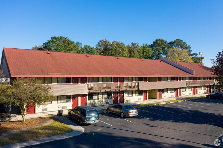 More Photos Of 7480 Northwoods Blvd, Charleston Hotel For Sale