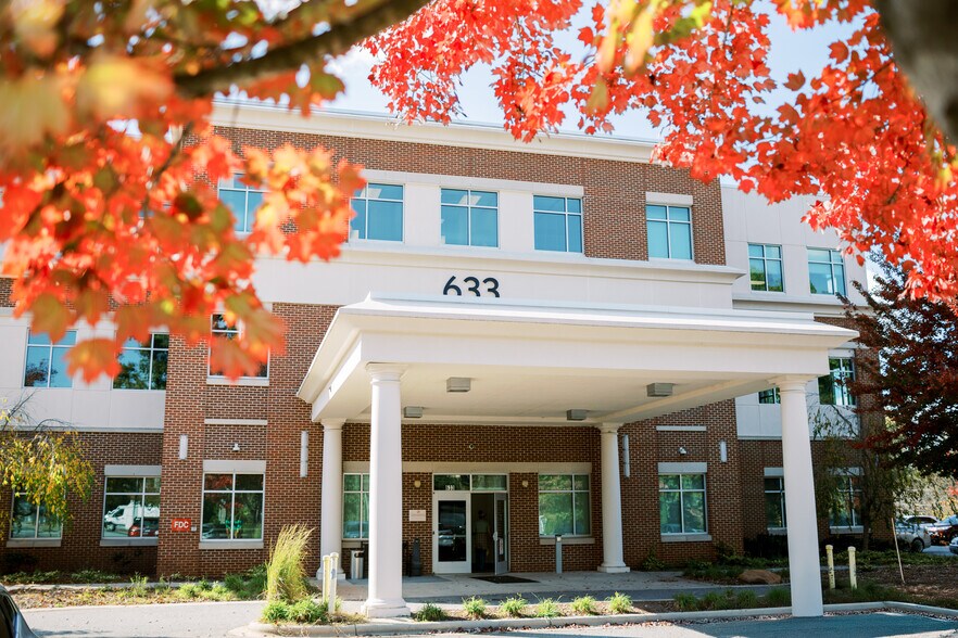 More Photos Of 633 Brookdale Dr, Statesville Medical For Lease