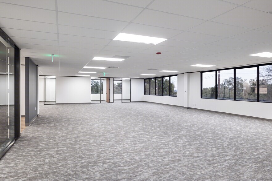 More Photos Of 8200 N Mopac Expy, Austin Unknown For Lease