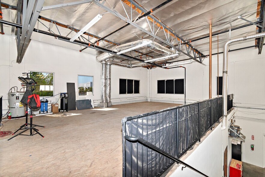 More Photos Of 317 W Tullock St, Rialto Warehouse For Sale