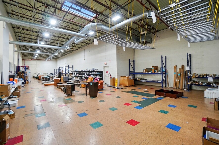 More Photos Of 50 Eswin St, Cincinnati Freestanding For Sale