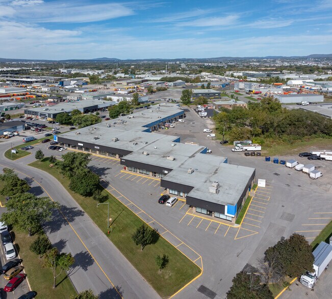 More Photos Of 2022 Rue Lavoisier, Québec Warehouse For Lease