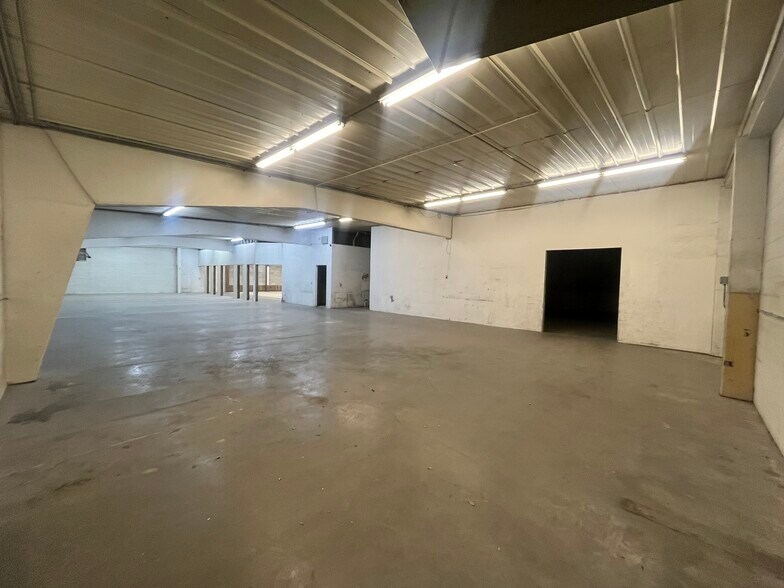 More Photos Of 577 W Coulter Ave, Powell Freestanding For Lease