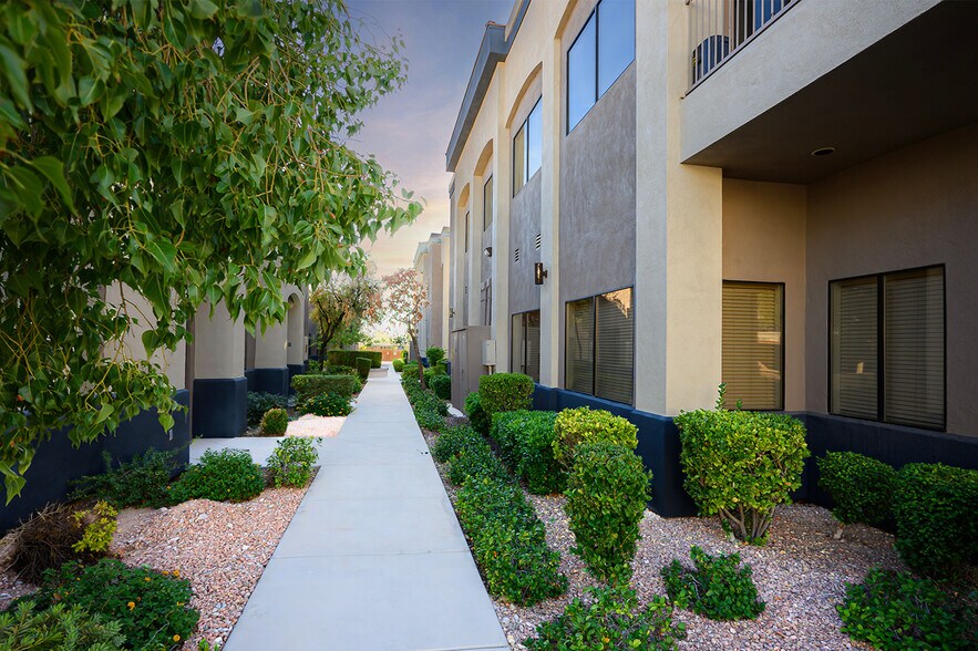 More Photos Of 8879 W Flamingo Rd, Las Vegas Office For Sale