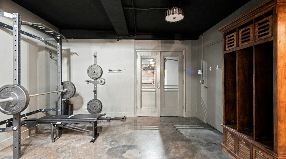More Photos Of 304 S Gay St, Knoxville Office Residential For Sale