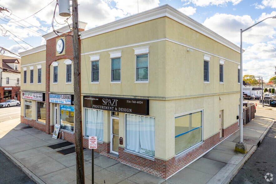 More Photos Of 7 Station Plz, Bethpage Storefront Retail Office For Lease