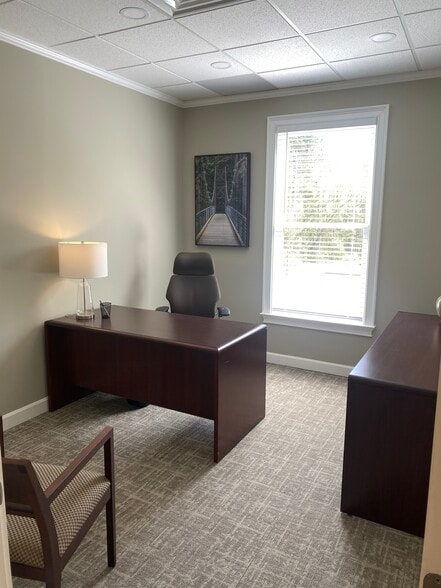 More Photos Of 590 W Crossville Rd, Roswell Coworking Space