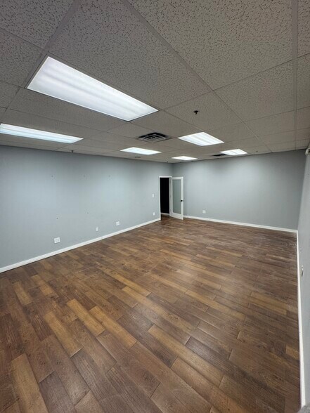 More Photos Of 1450 Poplar Ln, Nashville Service For Lease