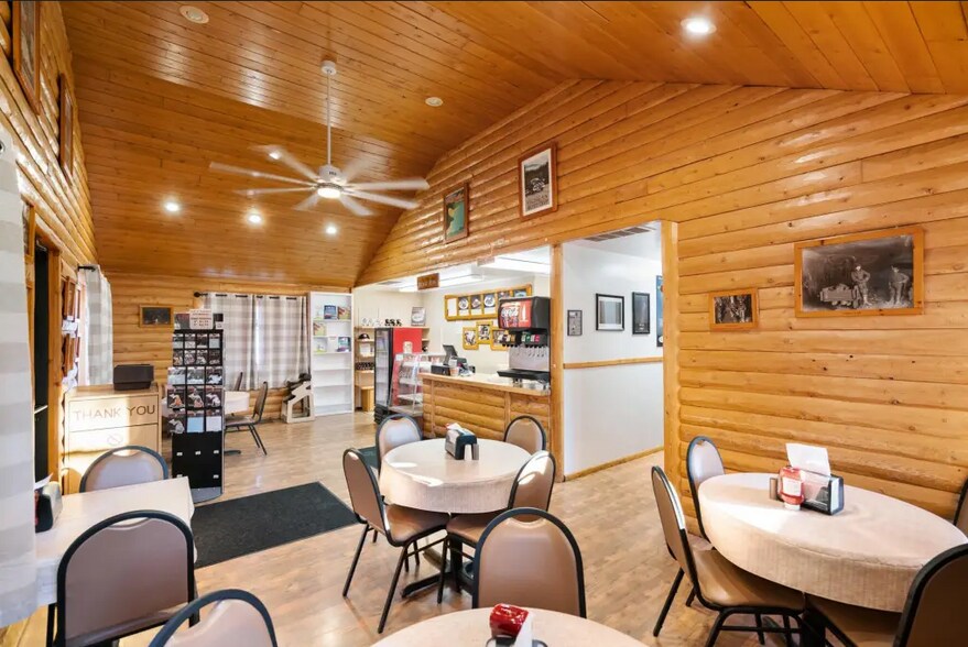More Photos Of 117 W Jamet St, Mackinaw City General Retail For Lease