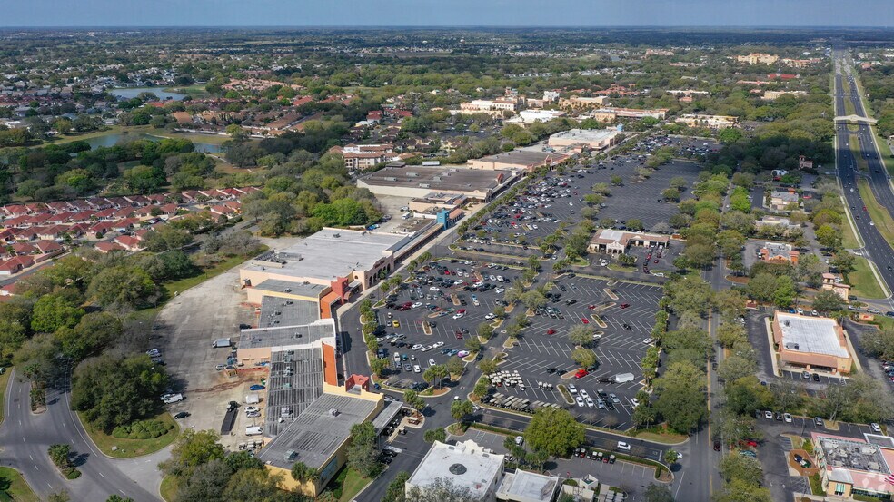 More Photos Of 910-1116 Bichara Blvd, The Villages General Retail For Lease