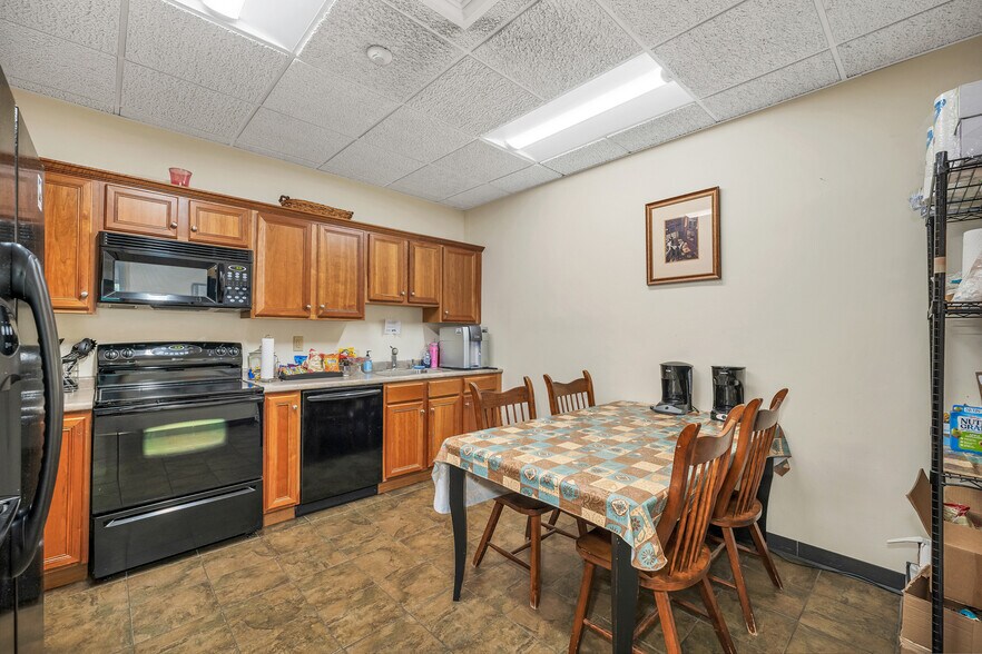 More Photos Of 231a Sutton Street, North Andover Office For Sale