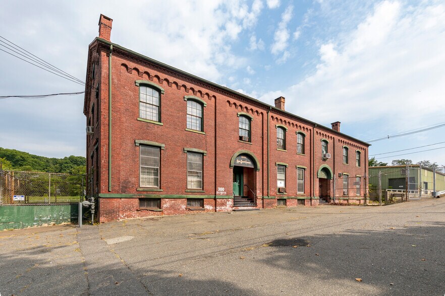 More Photos Of 35 Lower Grape St, Chicopee Warehouse For Sale
