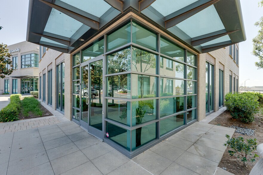 More Photos Of 830 Roosevelt Ave, Irvine Office For Sale