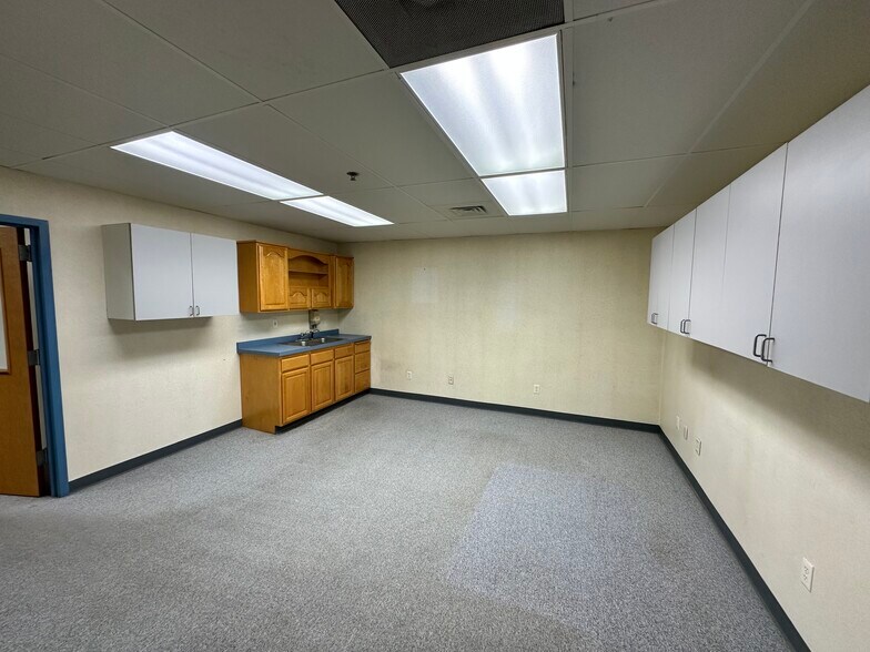 More Photos Of 1980 S West Blvd, Vineland Manufacturing For Lease