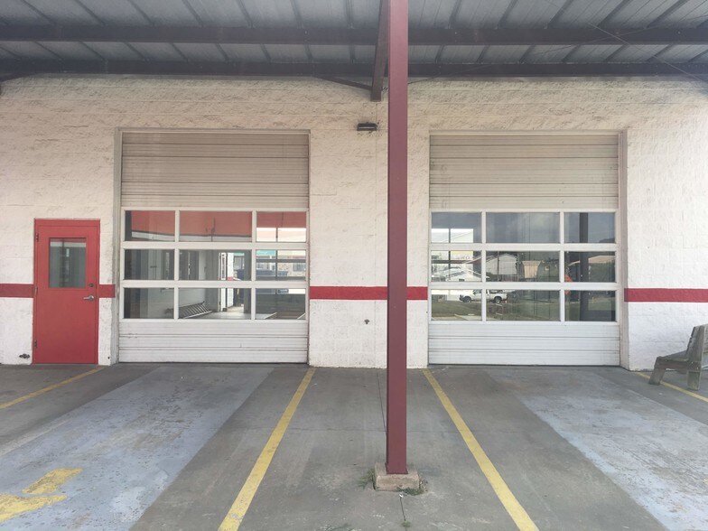 More Photos Of 914 W Main St, Cabot Auto Repair For Lease