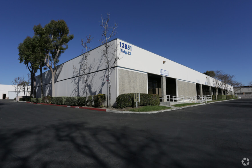 Primary Photo Of 13851 Roswell Ave, Chino Showroom For Lease