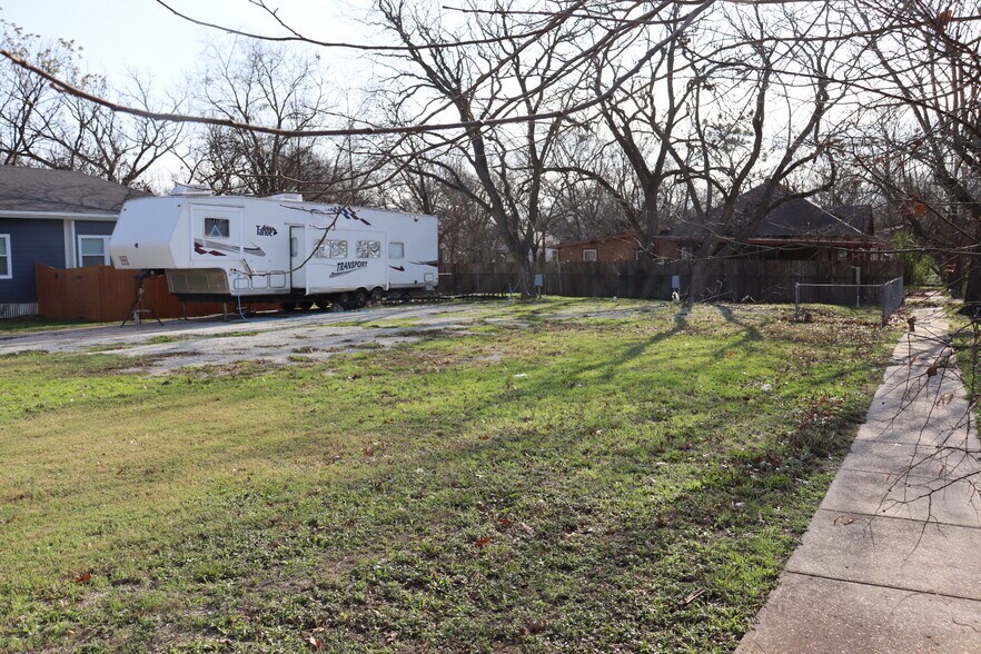 More Photos Of 502 E Navarro Ave, Mart Land For Sale