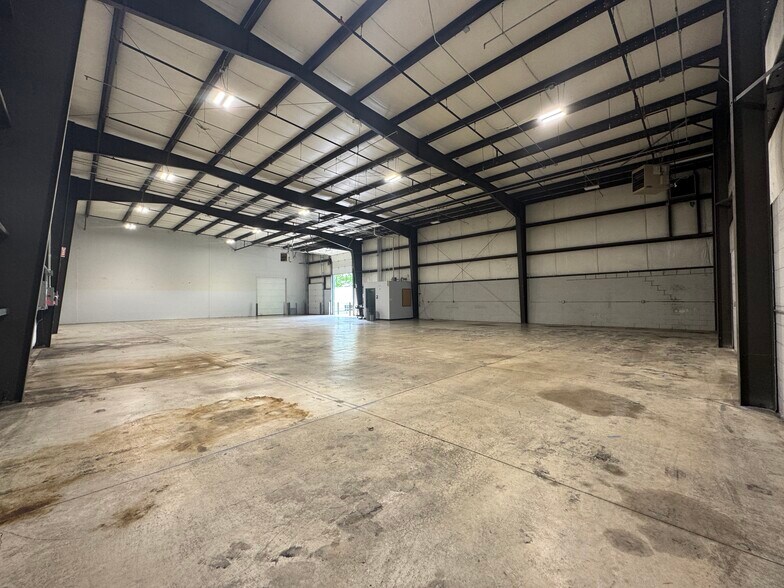 More Photos Of 720 W Industrial Dr, Chelsea Warehouse For Lease
