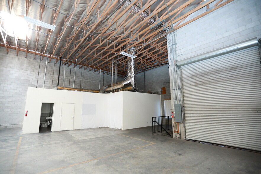 More Photos Of 4301 S Valley View Blvd, Las Vegas Warehouse For Lease