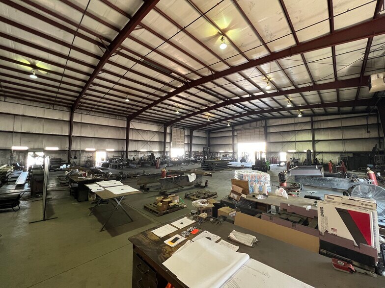 More Photos Of 3621 Shelby Ln, Denton Manufacturing For Sale
