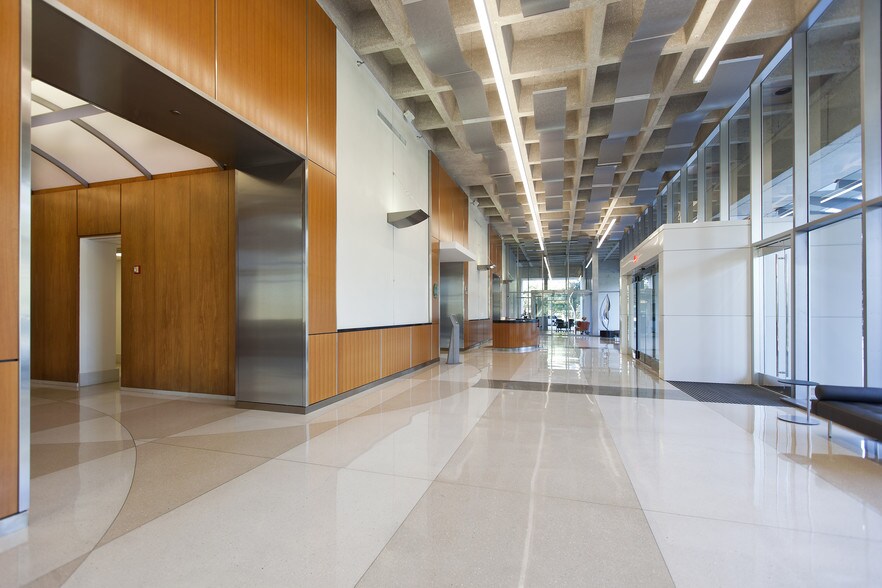 More Photos Of 300 E John Carpenter Fwy, Irving Office For Lease