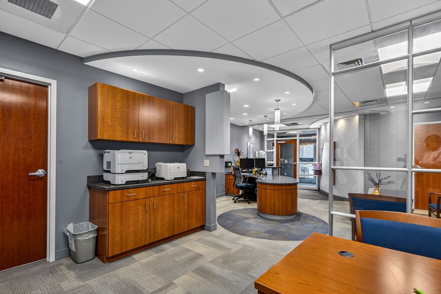 More Photos Of 60-62 Hyde Ave, Vernon Storefront Retail Office For Sale