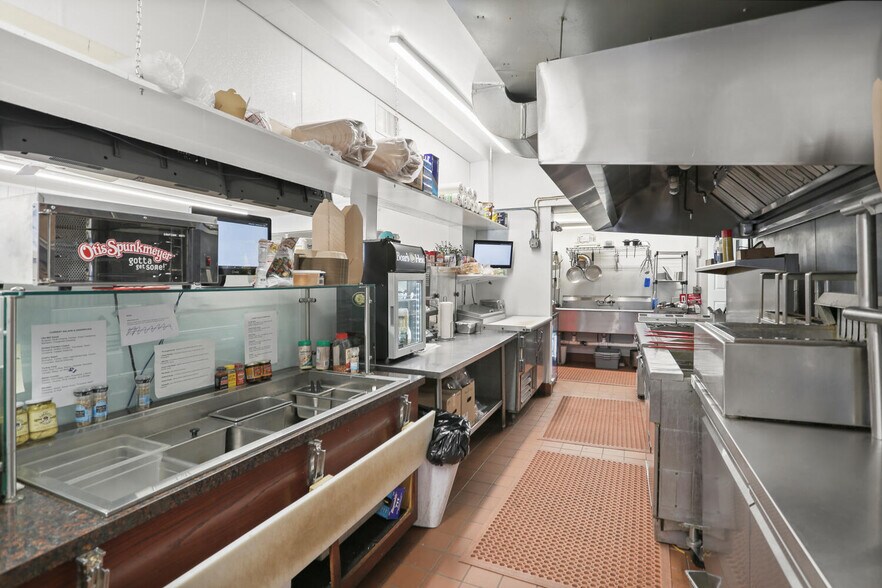 More Photos Of 222 Hillspoint Rd, Westport Restaurant For Lease
