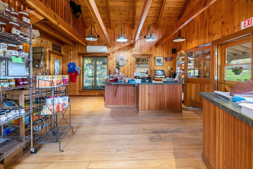 More Photos Of 49 Vermont 12, Pomfret General Retail For Sale