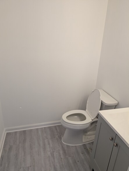 More Photos Of 8607-8609 2nd Ave, Silver Spring Medical For Sale