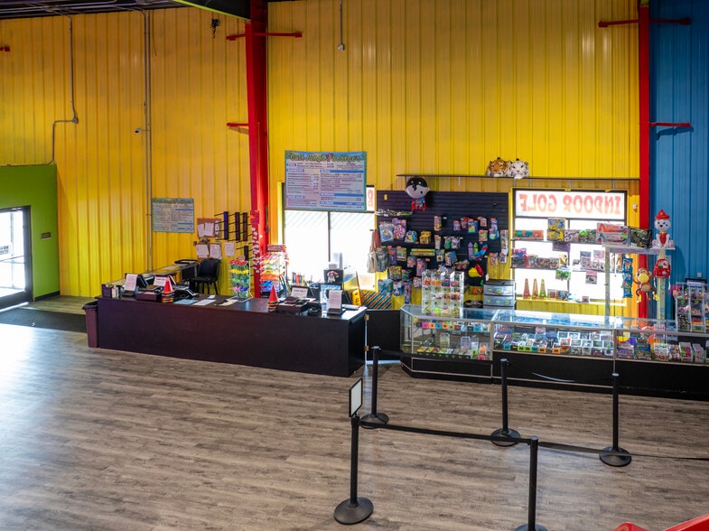 More Photos Of 4780 Clinton St, Fort Wayne Freestanding For Sale