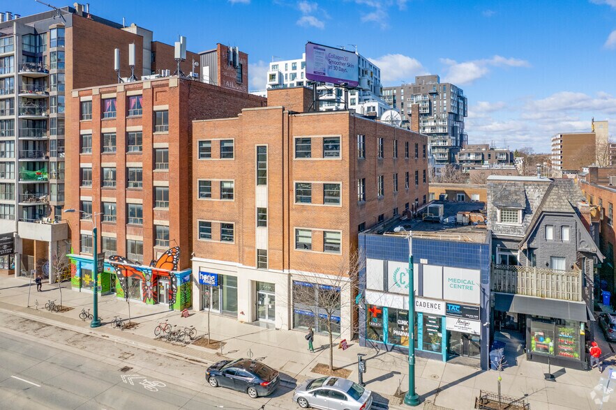 Primary Photo Of 196 Spadina Av, Toronto Office For Lease