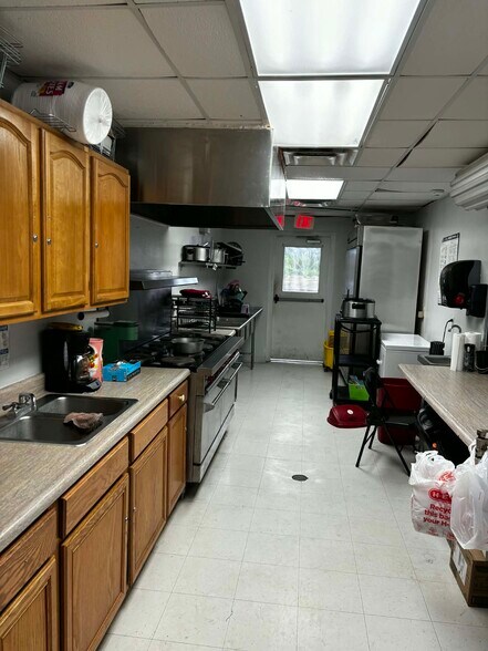 More Photos Of 6035 Old Seguin rd, San Antonio Distribution For Sale