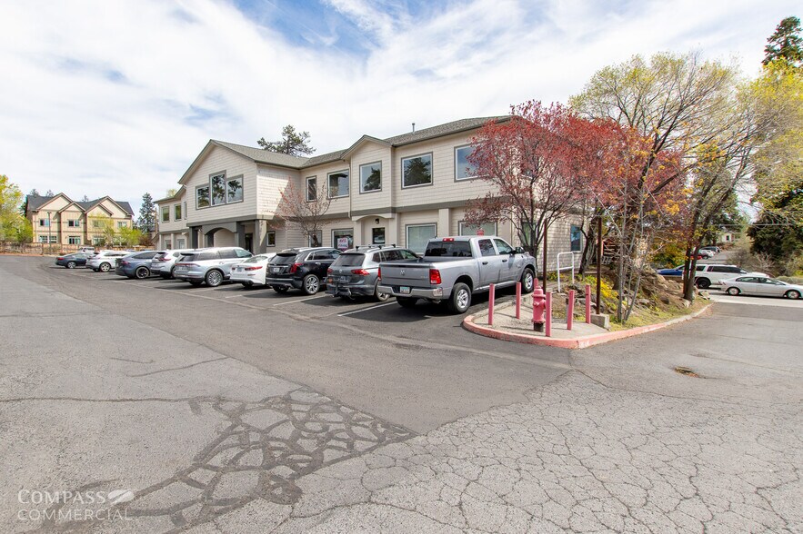 More Photos Of 300 SE Reed Market Rd, Bend Office For Sale