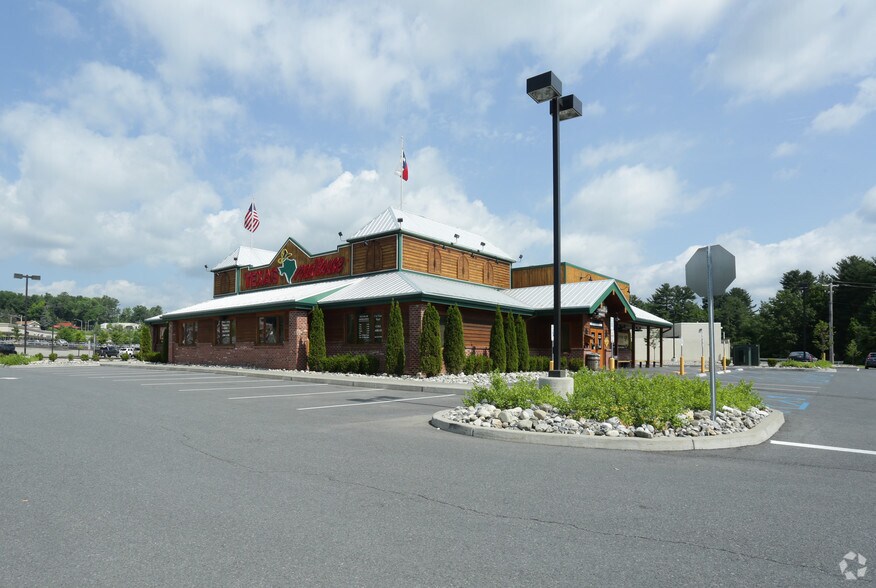 More Photos Of 820 State Route 9, Queensbury Unknown For Lease