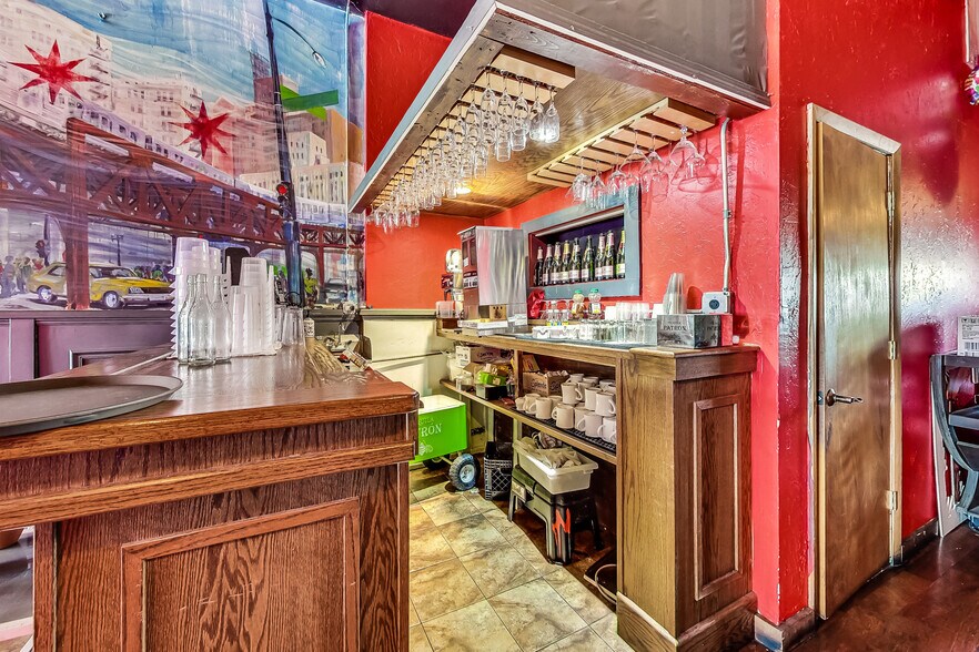 More Photos Of 2506-2508 N Clybourn Ave, Chicago Storefront Retail Residential For Sale