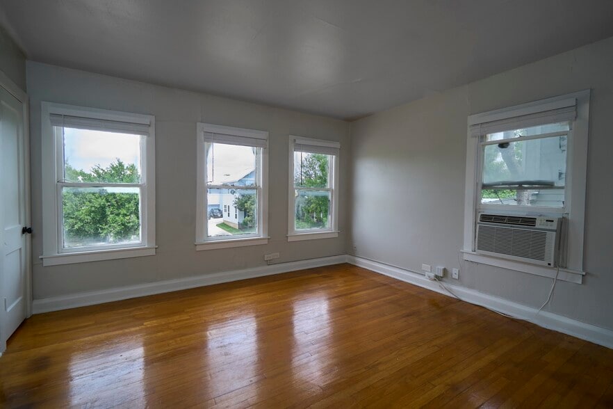 More Photos Of 218 Claremont Ave, San Antonio Multifamily For Sale