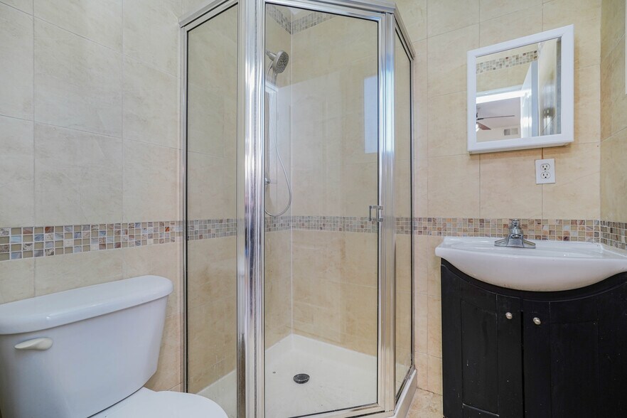 More Photos Of 1330-1332 Rockland Ave, Staten Island Medical For Sale