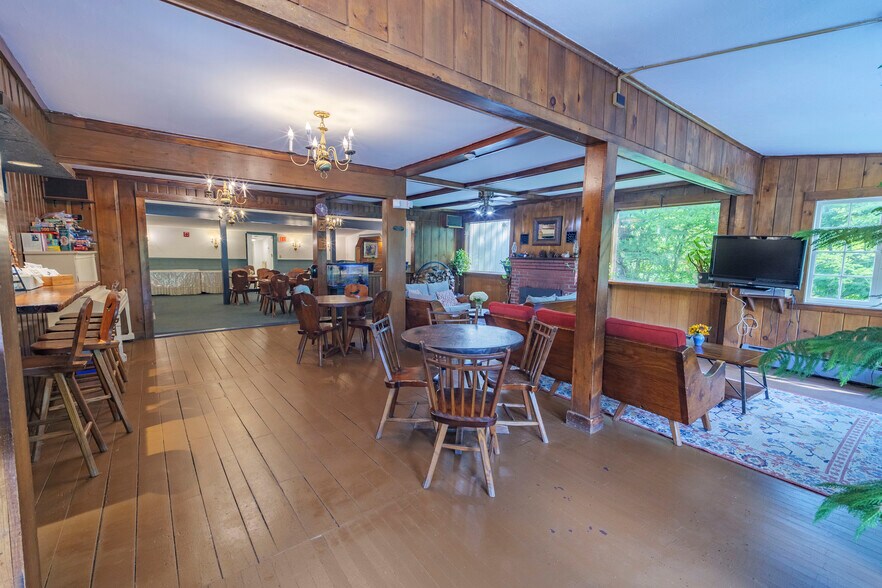 More Photos Of 6 Abroad Rd, West Dover Hotel For Sale