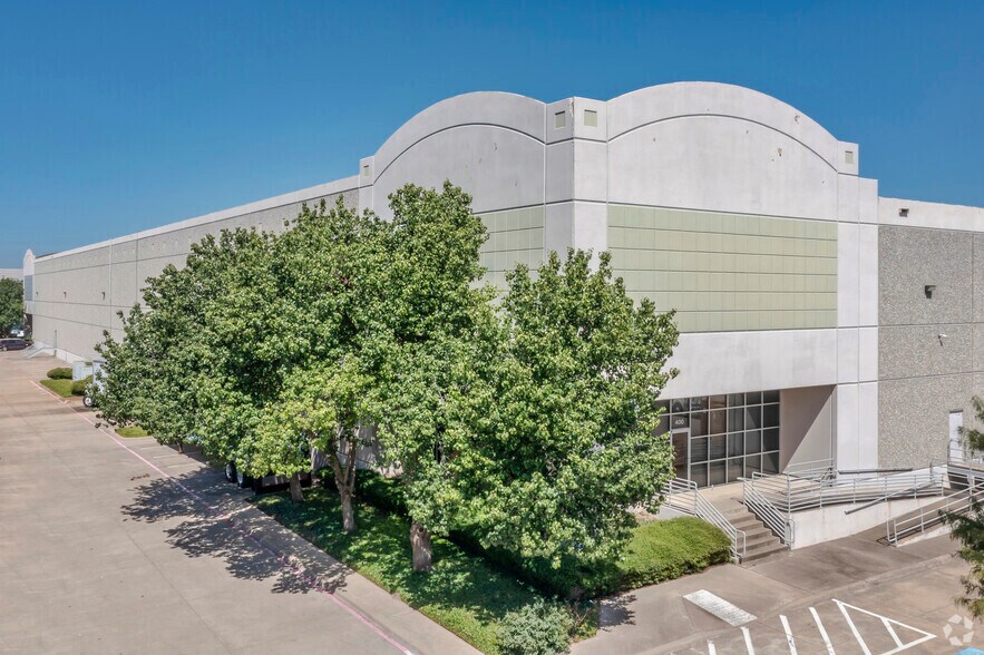 More Photos Of 2750 N Miller Park Dr, Garland Warehouse For Lease