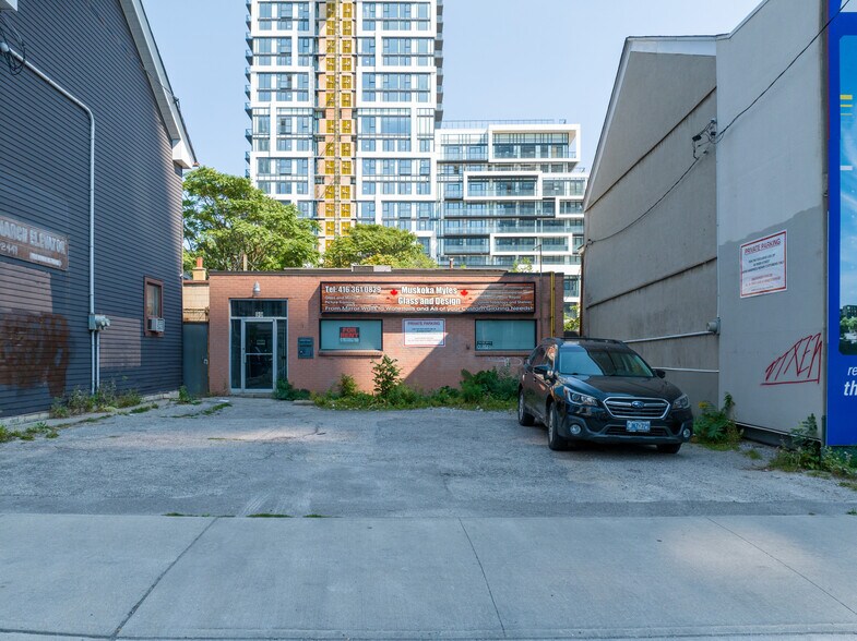 More Photos Of 99 River St, Toronto Storefront For Sale