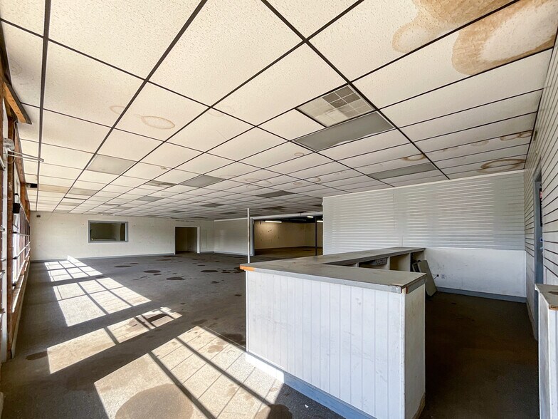 More Photos Of 3608 Roosevelt blvd, Monroe Storefront Retail Office For Sale