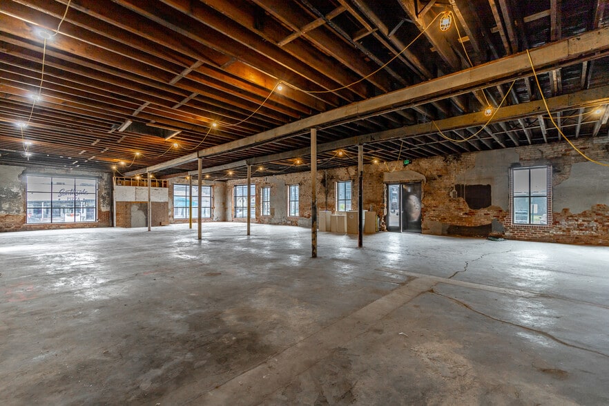 More Photos Of 615 E Main St, Chattanooga General Retail For Lease