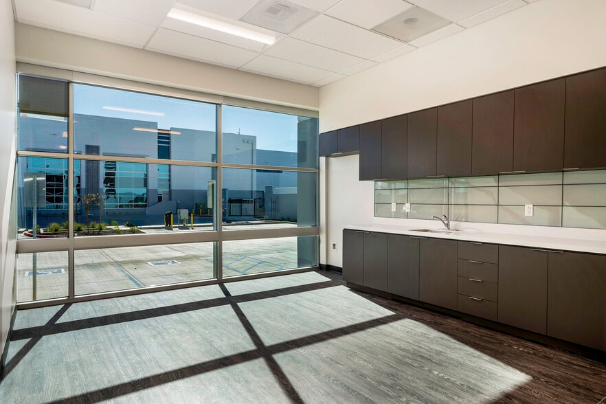 More Photos Of 1601 San Francisco Ave, Long Beach Unknown For Lease