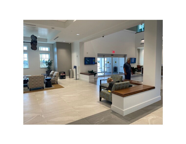 More Photos Of 2006 Mainsail, Naples Airplane Hangar For Lease