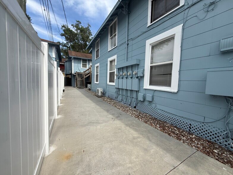 More Photos Of 945 Crescent Lake Dr N, Saint Petersburg Apartments For Sale