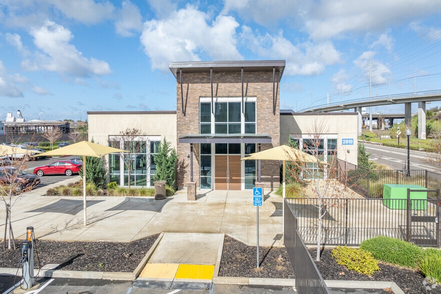 More Photos Of 2910 Ramona Ave, Sacramento Office For Lease