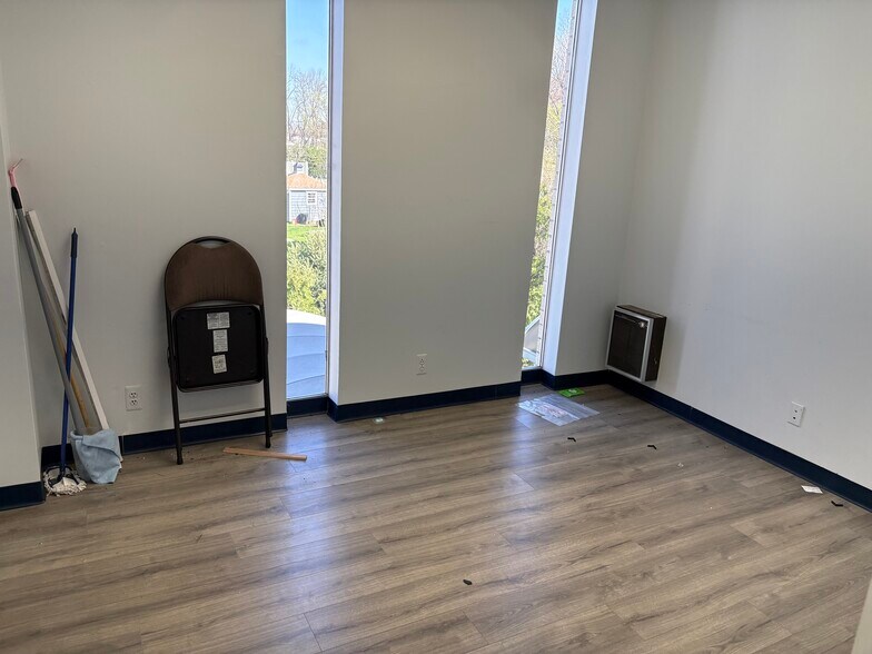 More Photos Of 241 Molnar Dr, Elmwood Park Medical For Lease