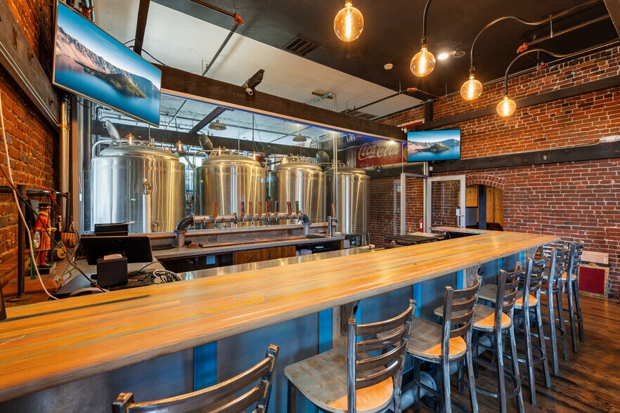 More Photos Of 509 SW G St, Grants Pass Restaurant For Sale