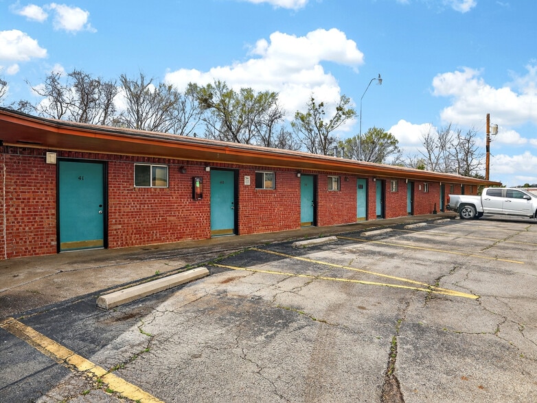 More Photos Of 509 W Main St, Wilburton Hotel For Sale